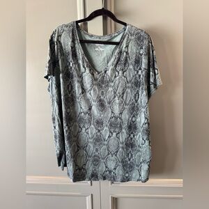 EVRI Grren and Black Snake Print Short Sleeve Top